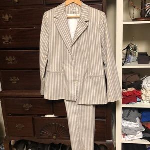 2piece great pant suit set  smoke free home